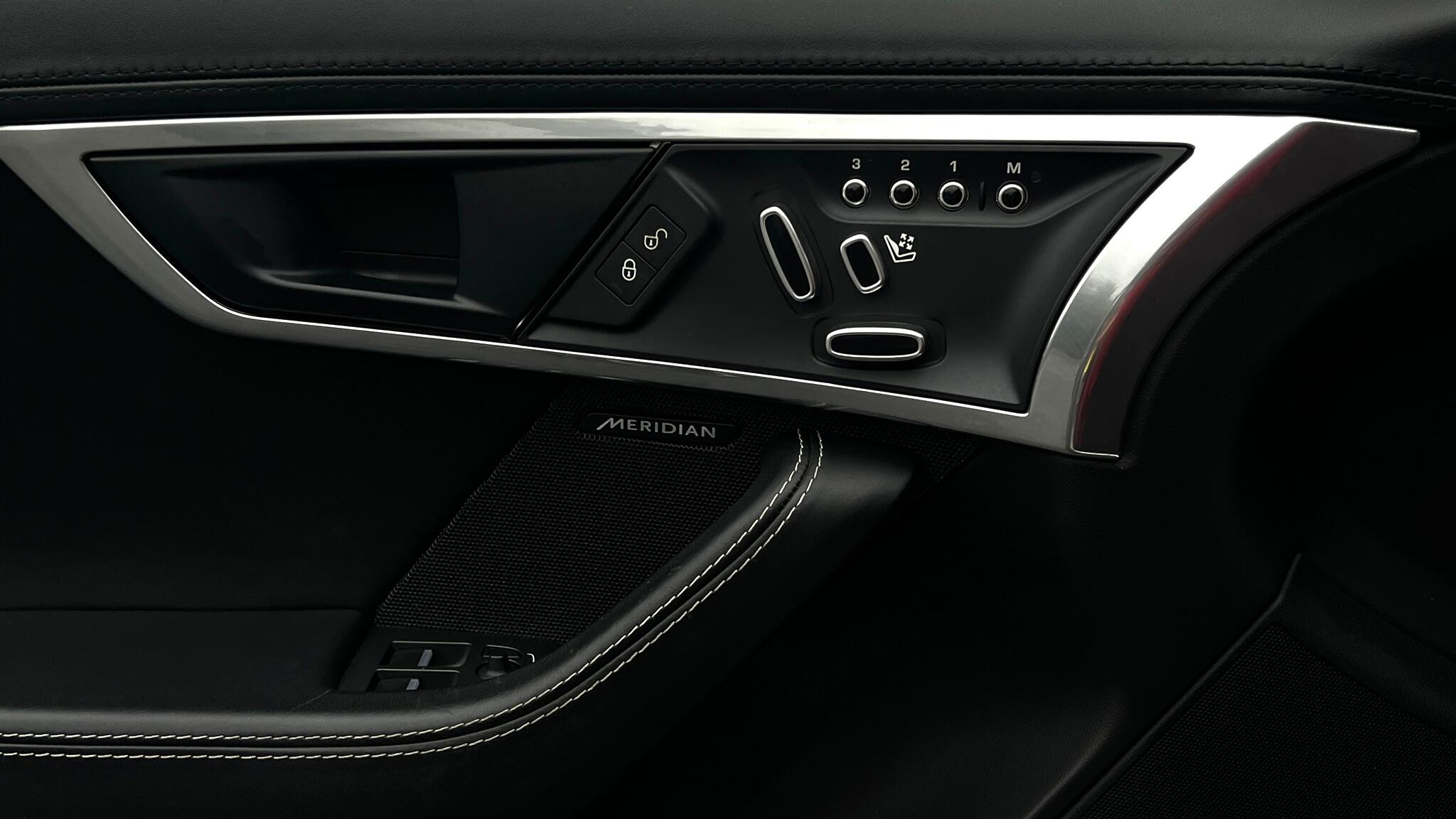 2018 Jaguar F-TYPE photo 15