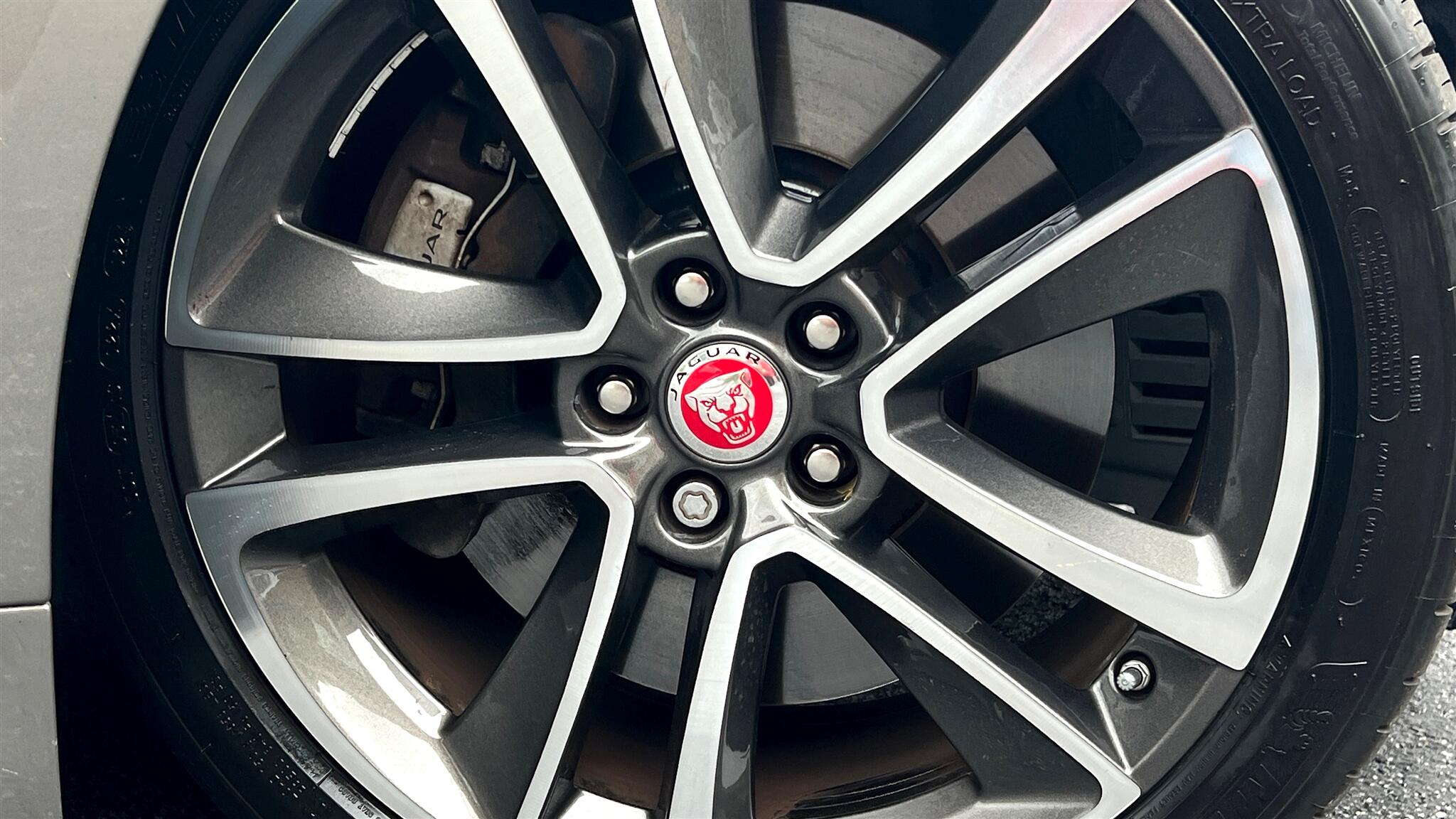 2018 Jaguar F-TYPE photo 39