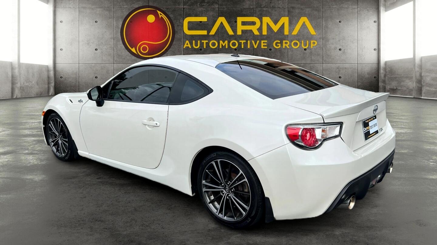 2013 Scion FR-S photo 3