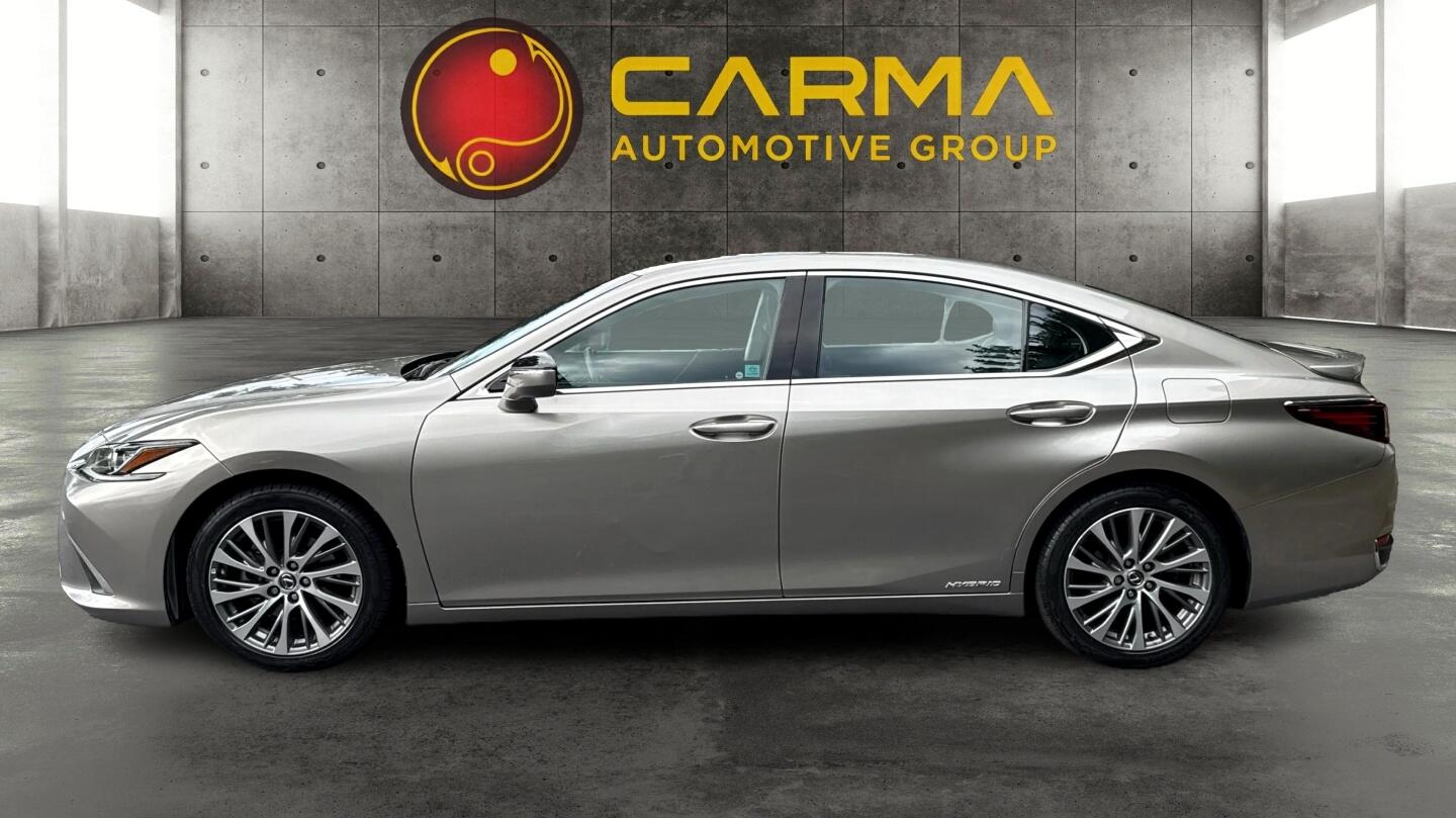 2021 Lexus ES 300h photo 2