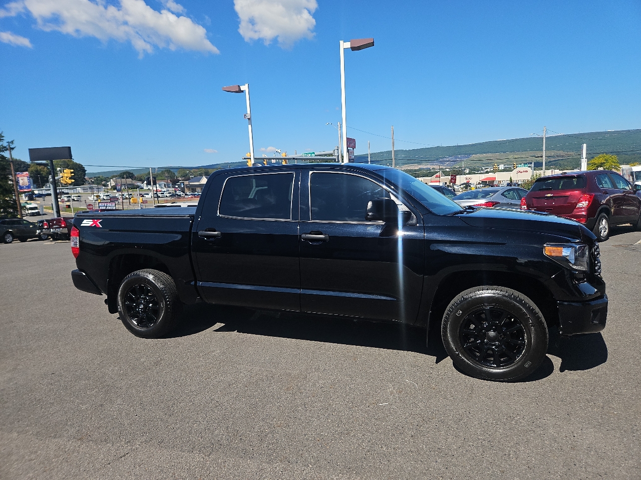 Toyota Tundra 4WD SR5 CrewMax 5.5' Bed 5.7L (Natl) 2020 Toyota Tundra 4WD SR5 CrewMax 5.5' Bed 5.7L (Natl) 2020