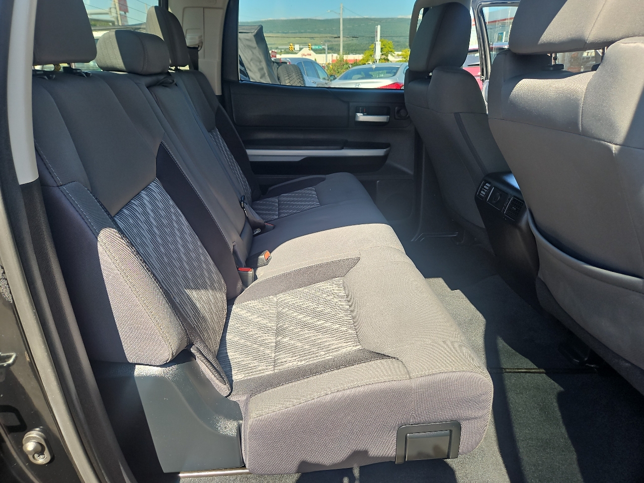 Toyota Tundra 4WD SR5 CrewMax 5.5' Bed 5.7L (Natl) 2020 Toyota Tundra 4WD SR5 CrewMax 5.5' Bed 5.7L (Natl) 2020