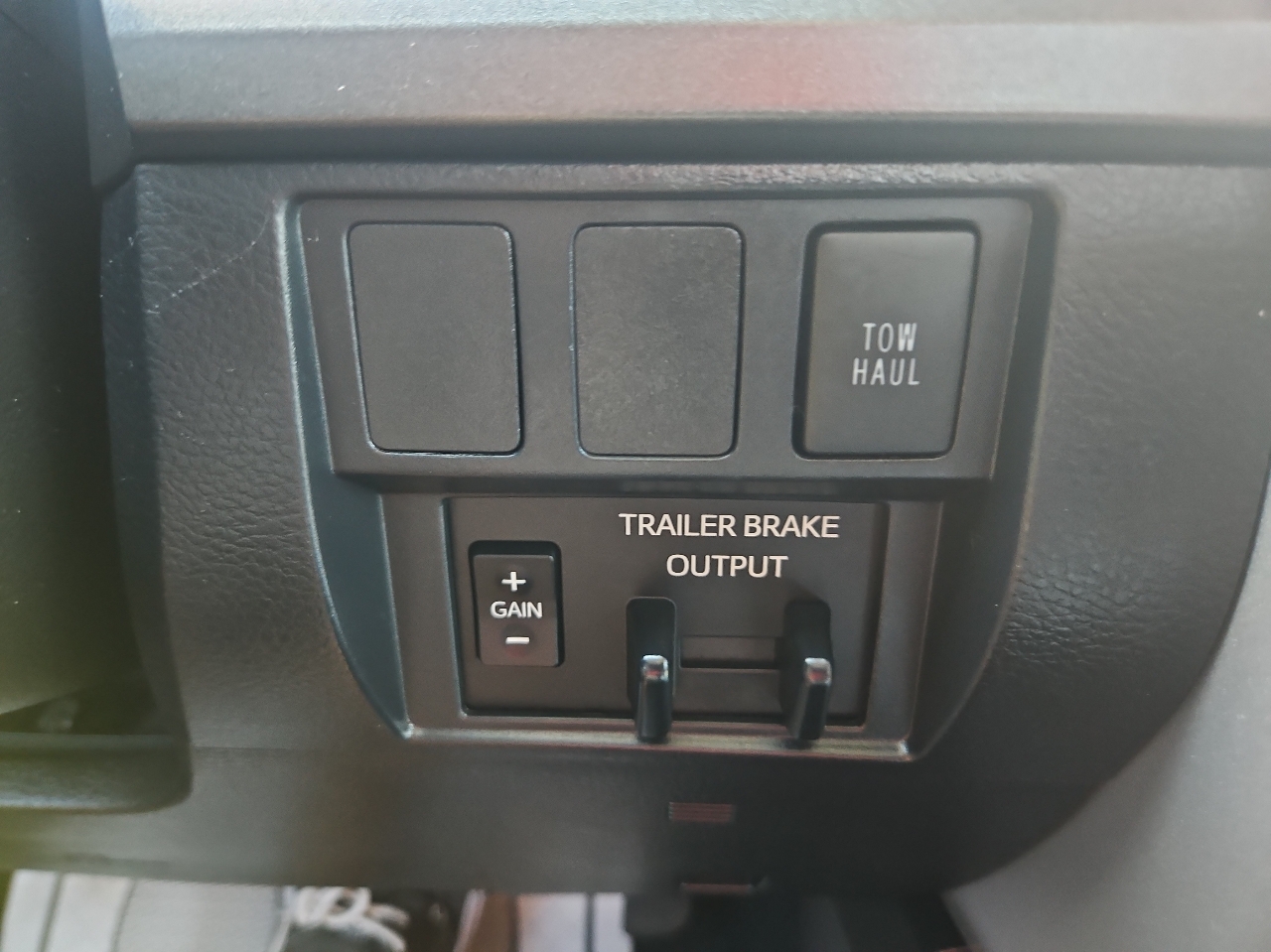 Toyota Tundra 4WD SR5 CrewMax 5.5' Bed 5.7L (Natl) 2020 Toyota Tundra 4WD SR5 CrewMax 5.5' Bed 5.7L (Natl) 2020