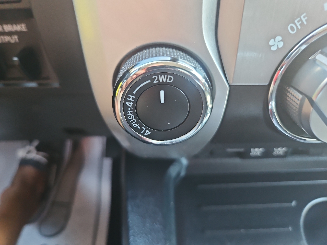 Toyota Tundra 4WD SR5 CrewMax 5.5' Bed 5.7L (Natl) 2020 Toyota Tundra 4WD SR5 CrewMax 5.5' Bed 5.7L (Natl) 2020
