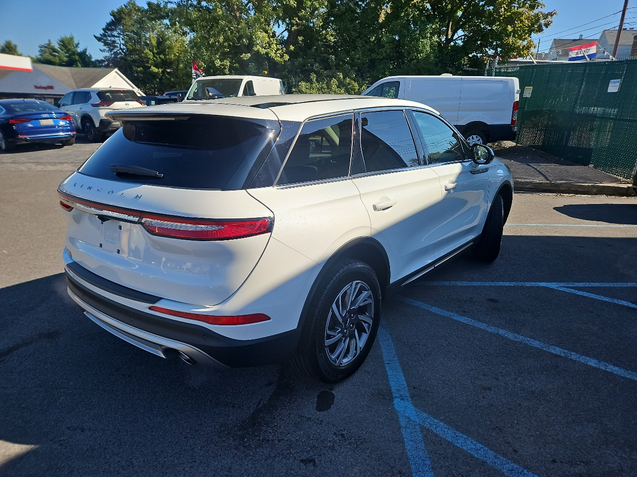 2023 Lincoln Corsair Standard photo 3