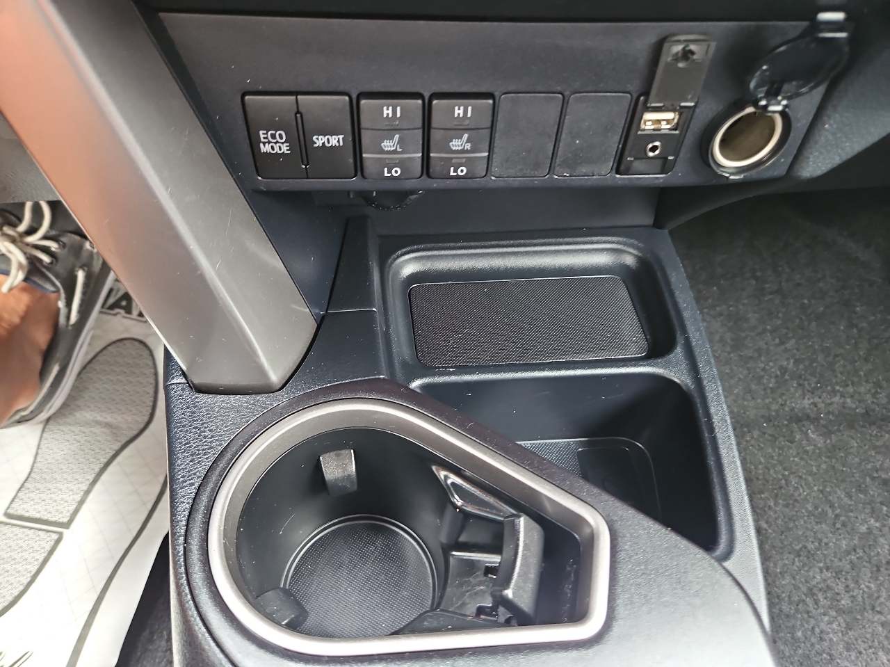 2018 Toyota RAV4 Adventure XLE photo 34