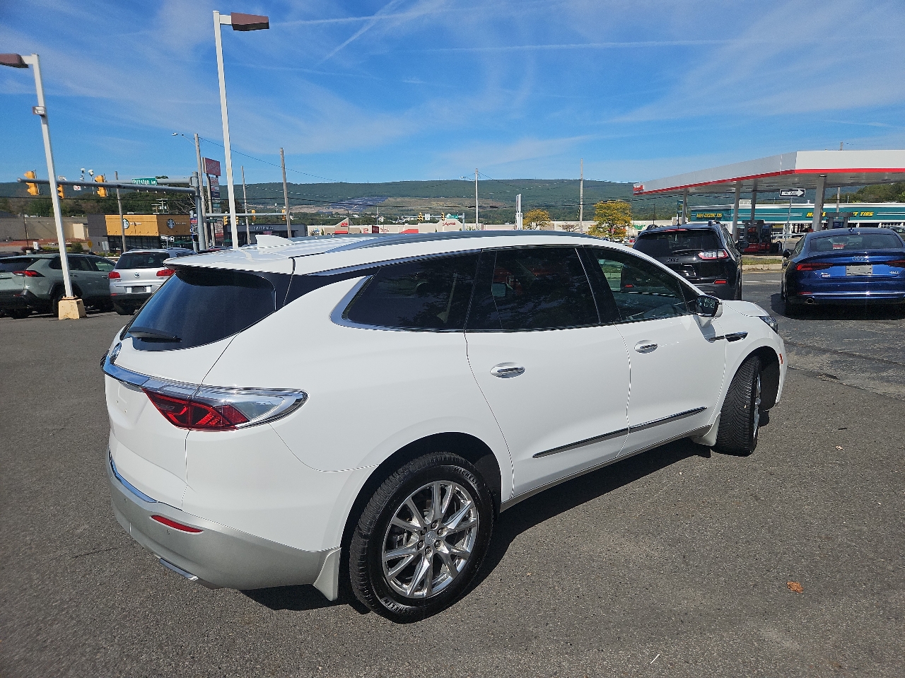 2022 Buick Enclave Premium photo 2