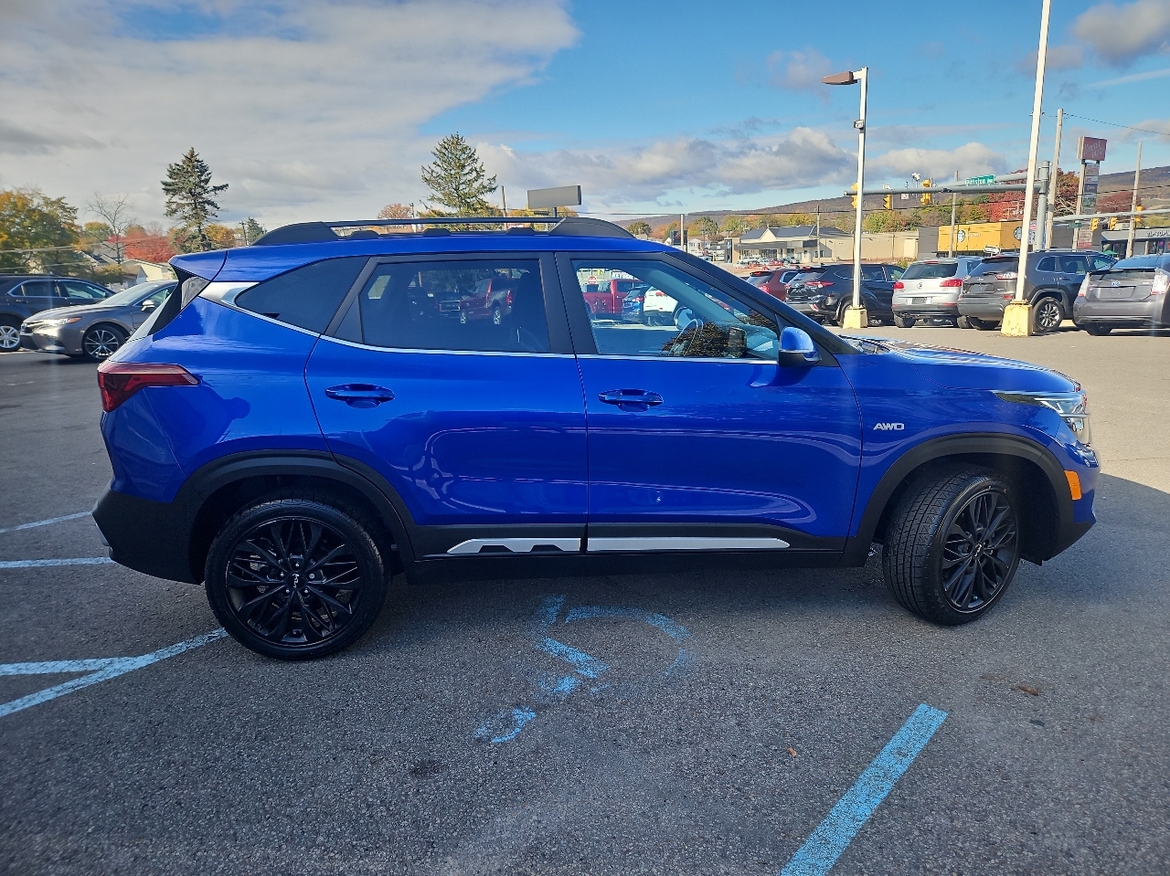 2022 Kia Seltos S Nightfall Edition photo 2