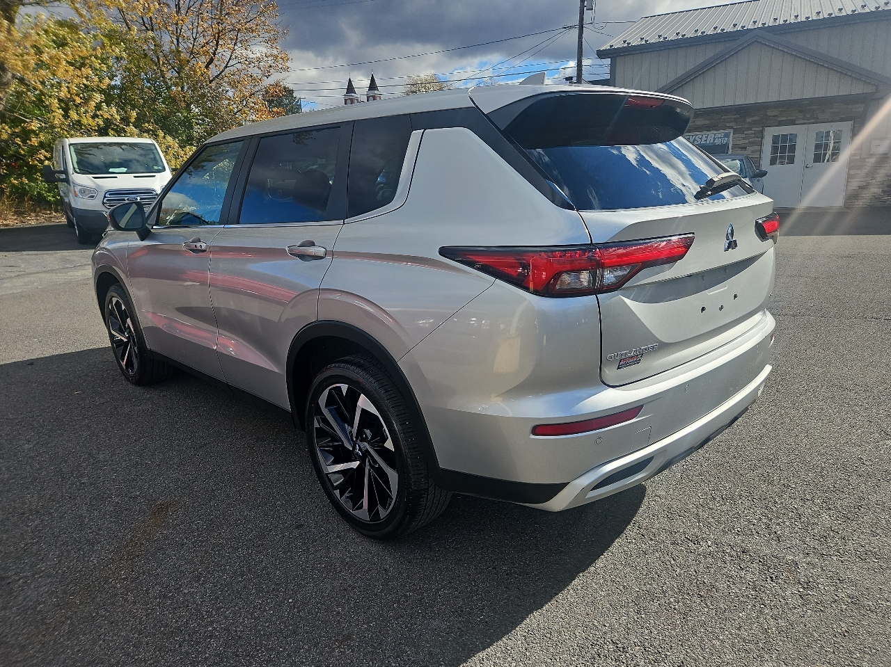 2024 Mitsubishi Outlander SE S-AWC photo 4