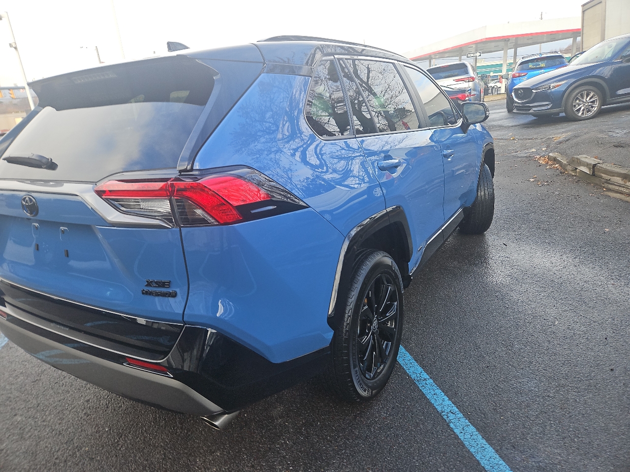 2024 Toyota RAV4 Hybrid XSE photo 3