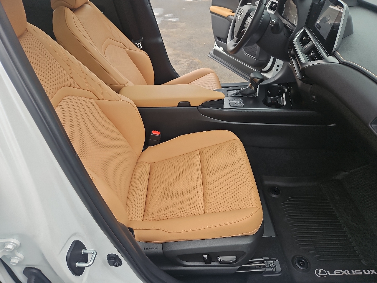 Lexus UX UX 250h Premium AWD 2024