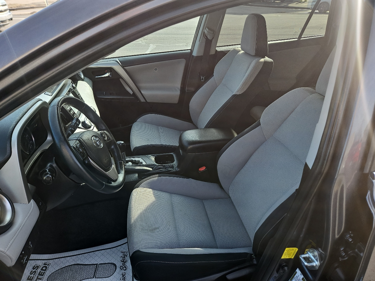 Toyota RAV4 AWD 4dr XLE (Natl) 2016