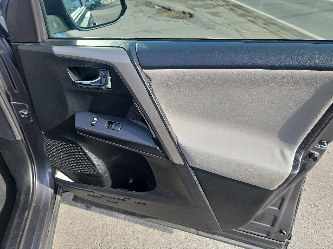 Toyota RAV4 AWD 4dr XLE (Natl) 2016