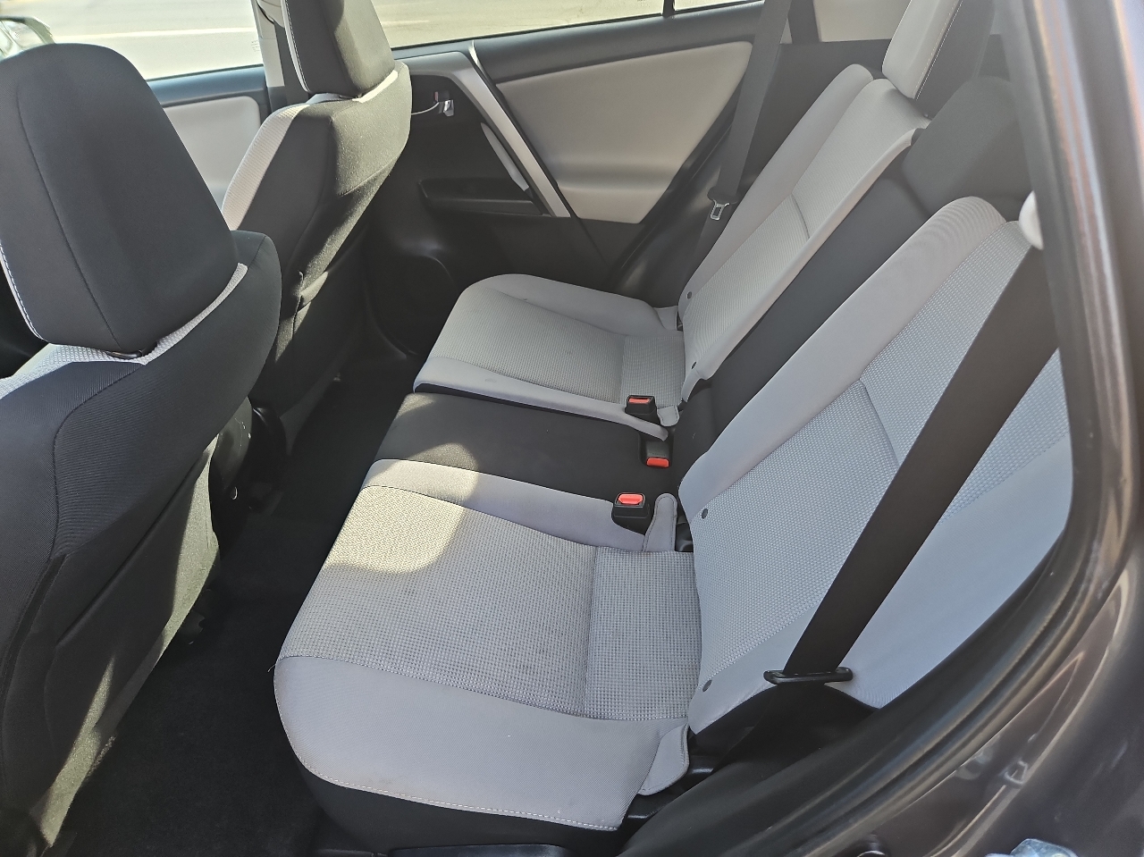 Toyota RAV4 AWD 4dr XLE (Natl) 2016