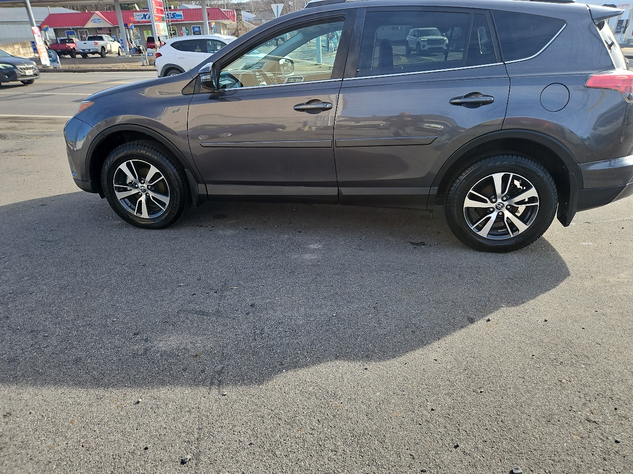 Toyota RAV4 AWD 4dr XLE (Natl) 2016