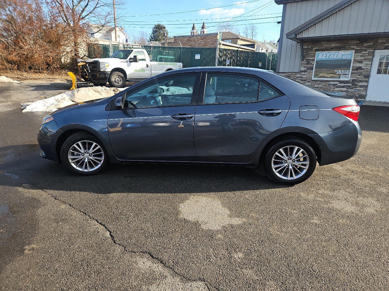 Toyota Corolla 4dr Sdn CVT LE Premium (Natl) 2015