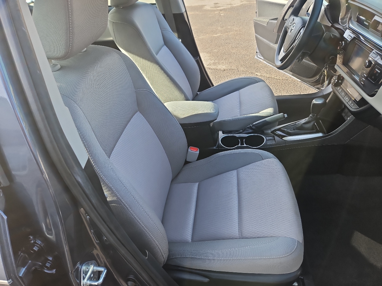 Toyota Corolla 4dr Sdn CVT LE Premium (Natl) 2015