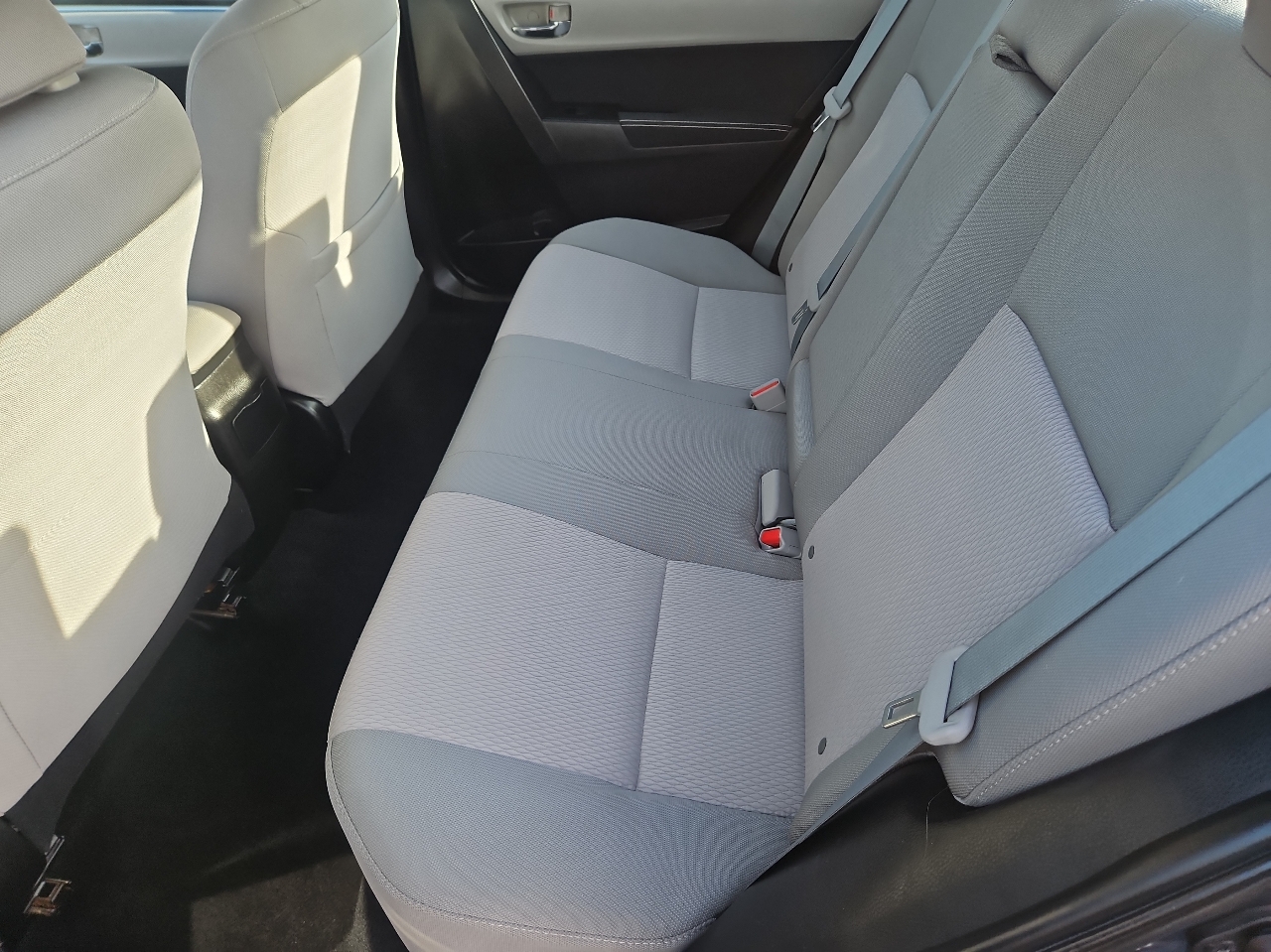 Toyota Corolla 4dr Sdn CVT LE Premium (Natl) 2015