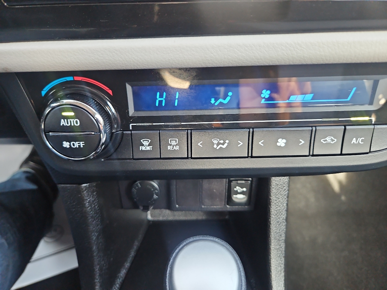 Toyota Corolla 4dr Sdn CVT LE Premium (Natl) 2015