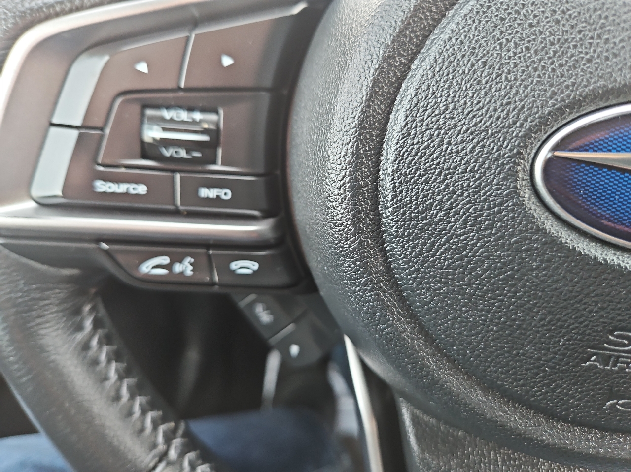 Subaru Impreza 2.0i Limited 5-door CVT 2017