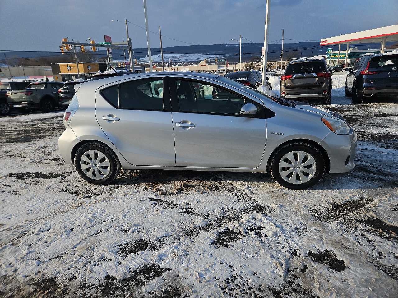 Toyota Prius c 5dr HB Three (Natl) 2013
