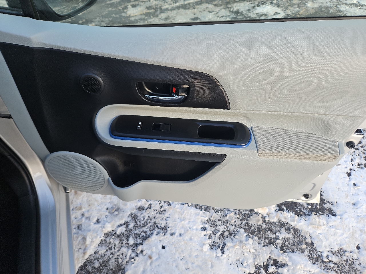 Toyota Prius c 5dr HB Three (Natl) 2013