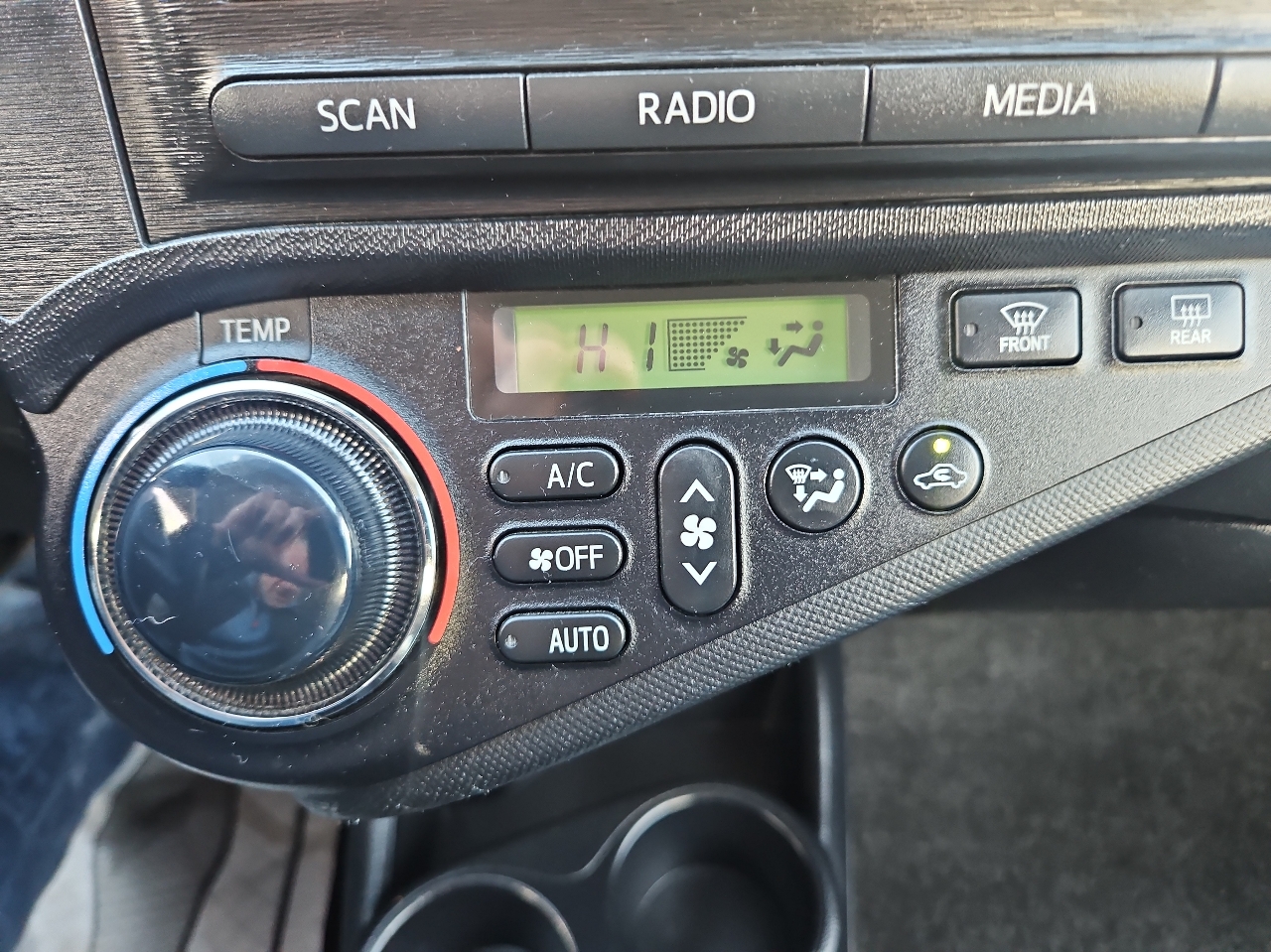 Toyota Prius c 5dr HB Three (Natl) 2013