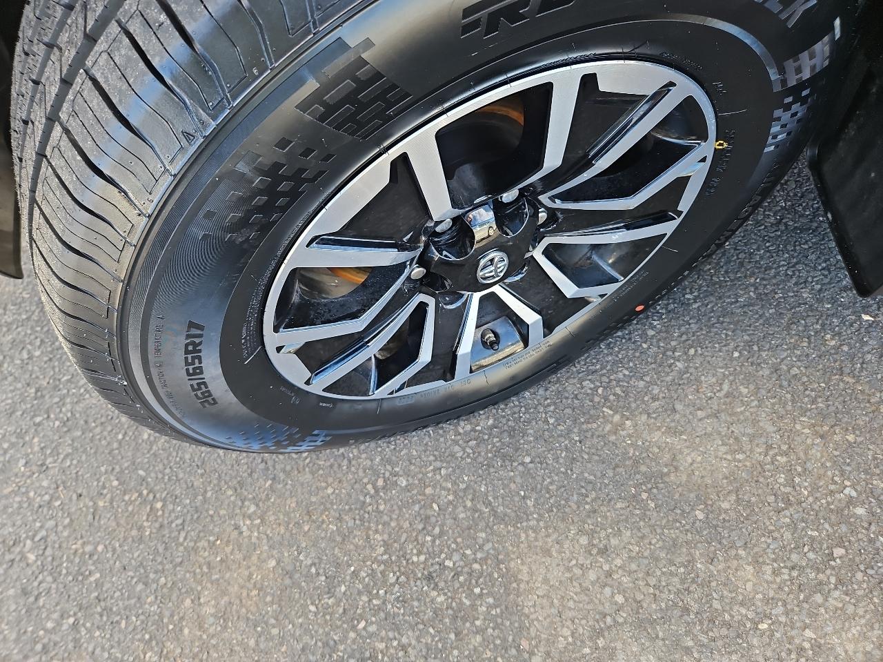 Toyota Tacoma 4WD TRD Off Road Double Cab 5' Bed V6 MT (Natl) 2021