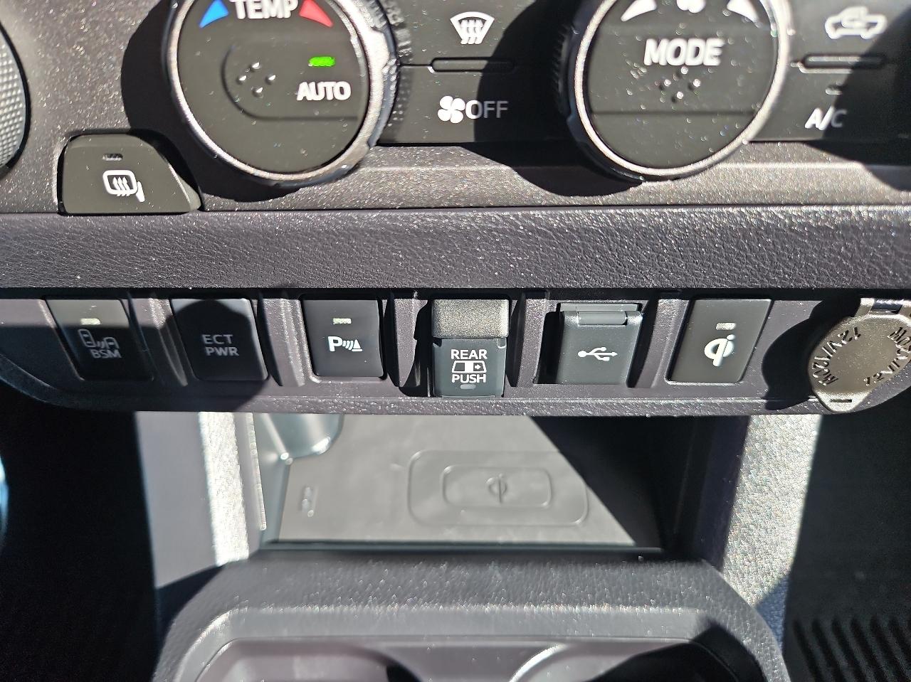 Toyota Tacoma 4WD TRD Off Road Double Cab 5' Bed V6 MT (Natl) 2021