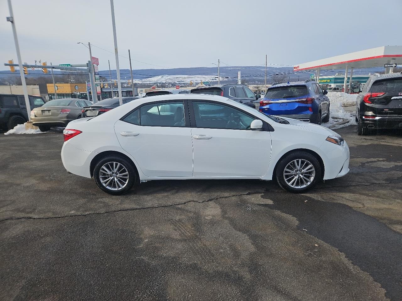 Toyota Corolla 4dr Sdn CVT LE Premium (Natl) 2014