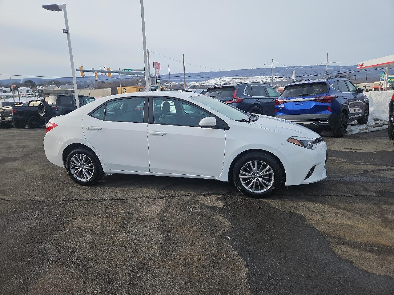 Toyota Corolla 4dr Sdn CVT LE Premium (Natl) 2014