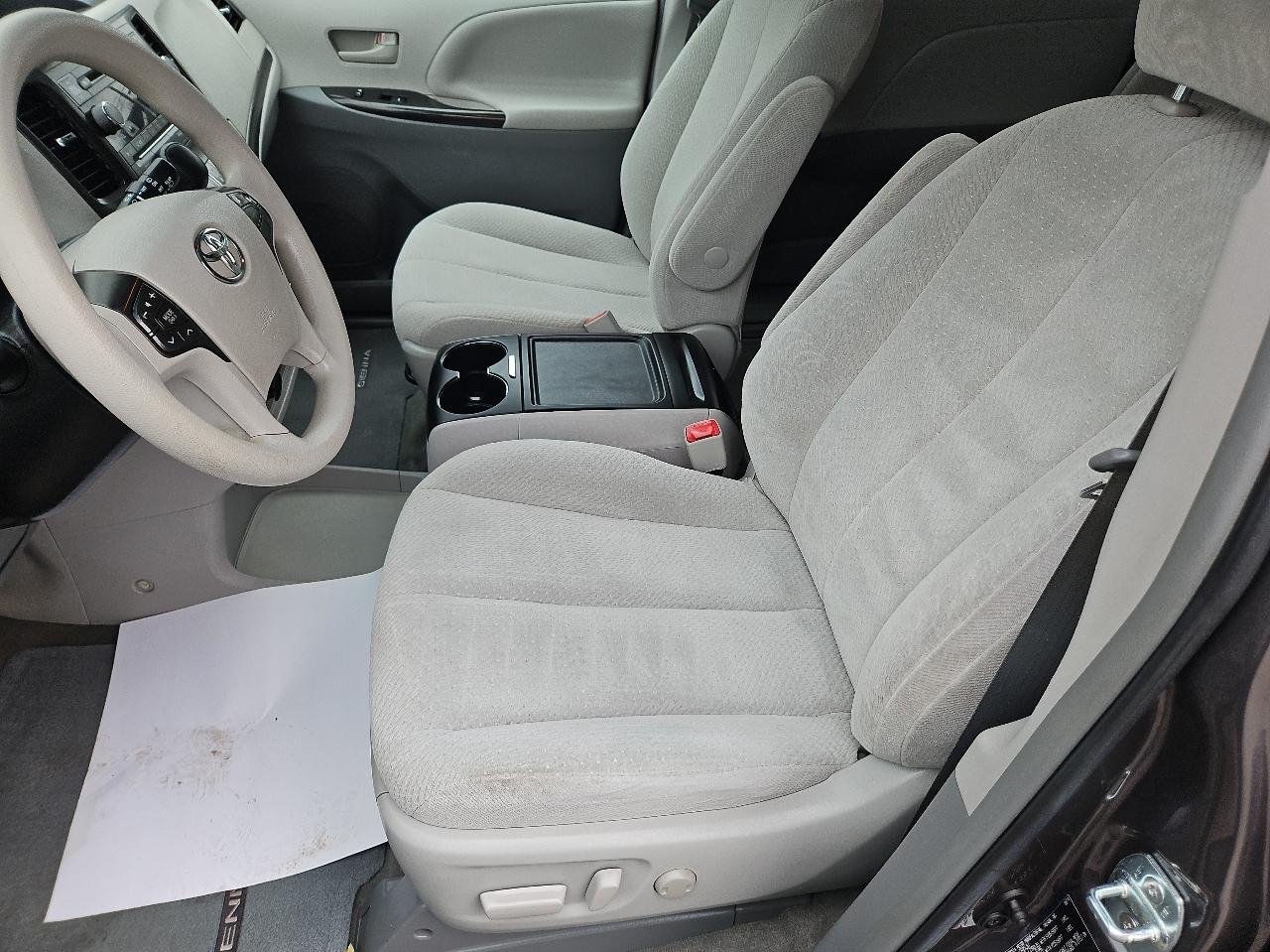 Toyota Sienna 5dr 8-Pass Van V6 LE FWD (Natl) 2014