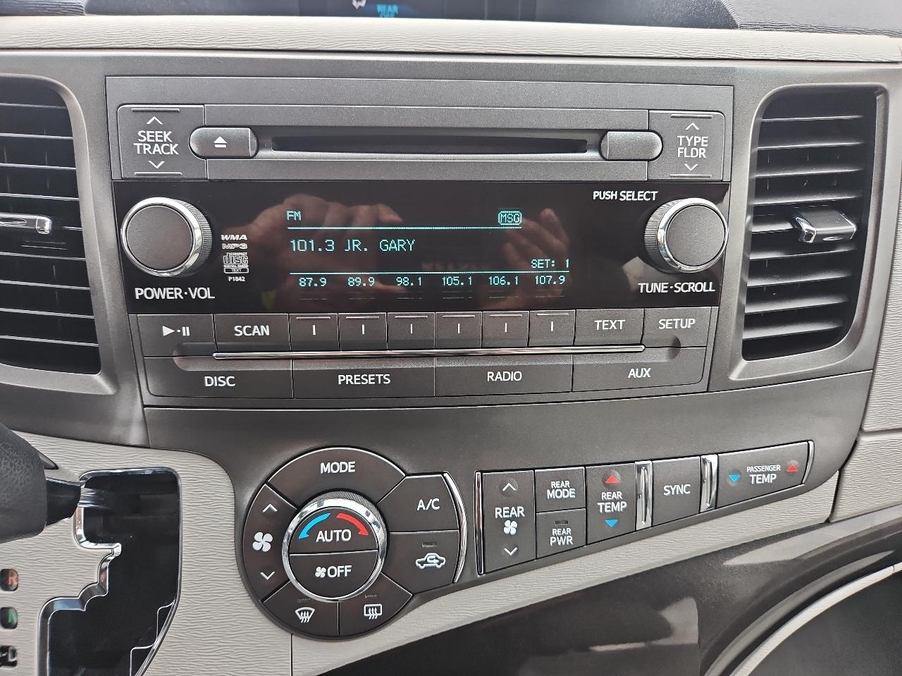 Toyota Sienna 5dr 8-Pass Van V6 LE FWD (Natl) 2014