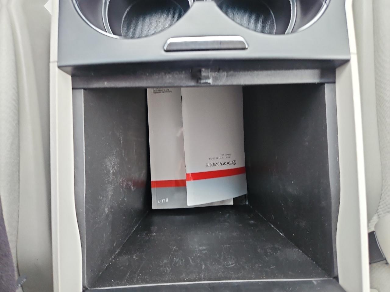 Toyota Sienna 5dr 8-Pass Van V6 LE FWD (Natl) 2014