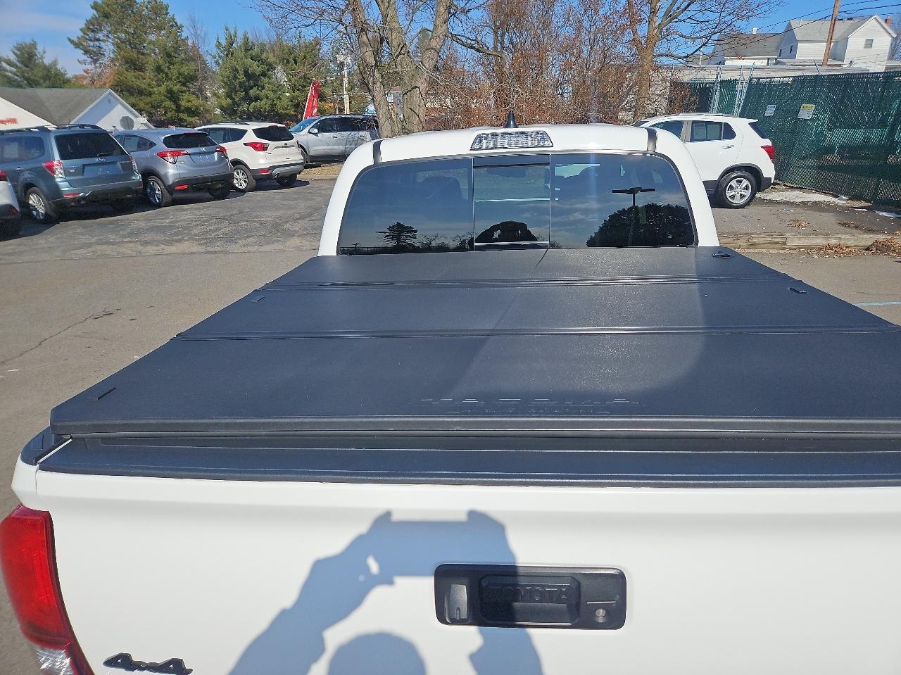 Toyota Tacoma 4WD SR5 Double Cab 5' Bed V6 AT (Natl) 2023