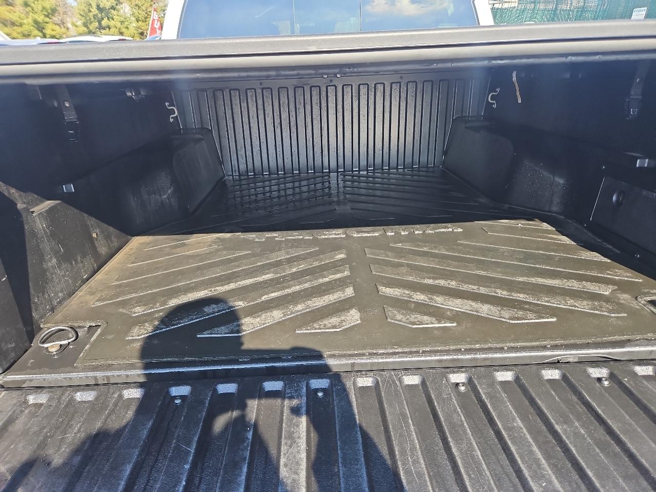 Toyota Tacoma 4WD SR5 Double Cab 5' Bed V6 AT (Natl) 2023