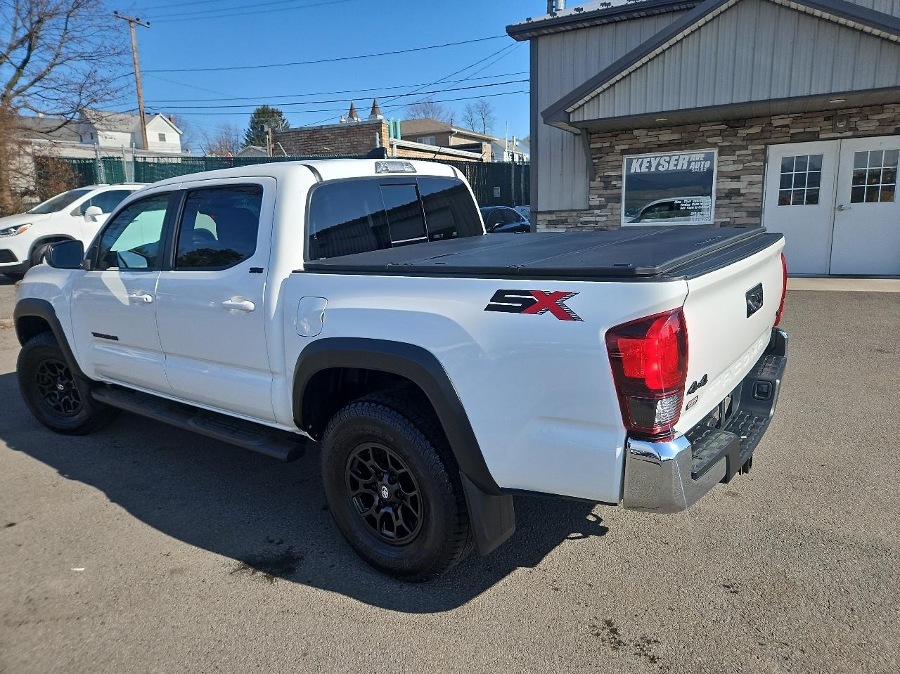 Toyota Tacoma 4WD SR5 Double Cab 5' Bed V6 AT (Natl) 2023