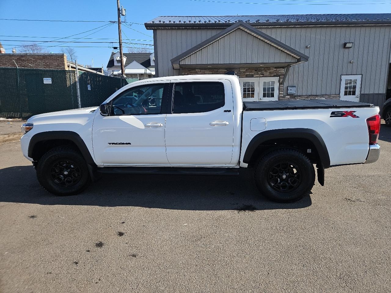 Toyota Tacoma 4WD SR5 Double Cab 5' Bed V6 AT (Natl) 2023