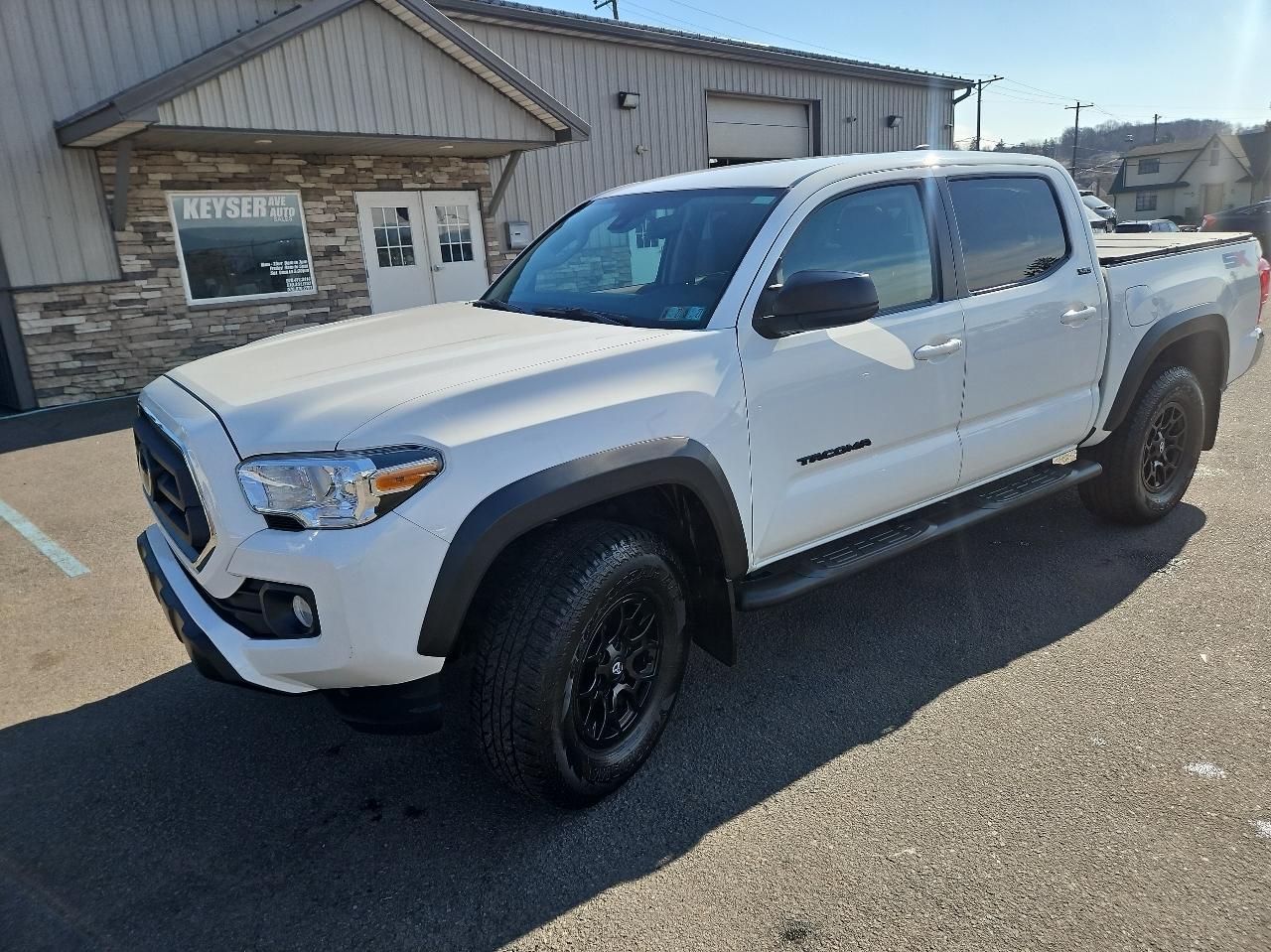 Toyota Tacoma 4WD SR5 Double Cab 5' Bed V6 AT (Natl) 2023