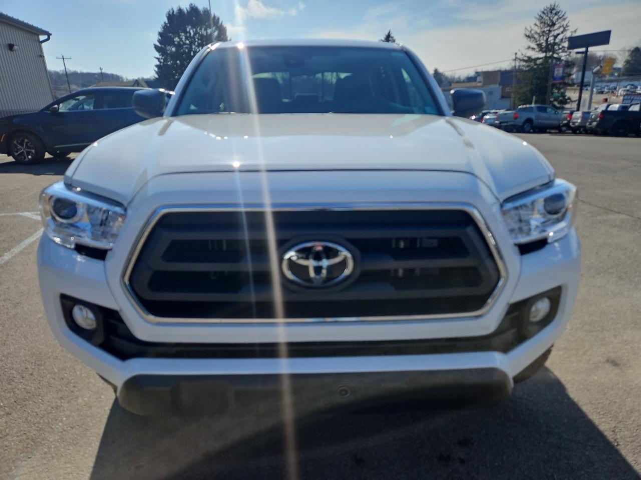 Toyota Tacoma 4WD SR5 Double Cab 5' Bed V6 AT (Natl) 2023
