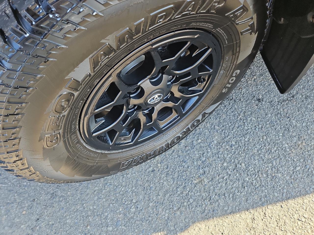 Toyota Tacoma 4WD SR5 Double Cab 5' Bed V6 AT (Natl) 2023