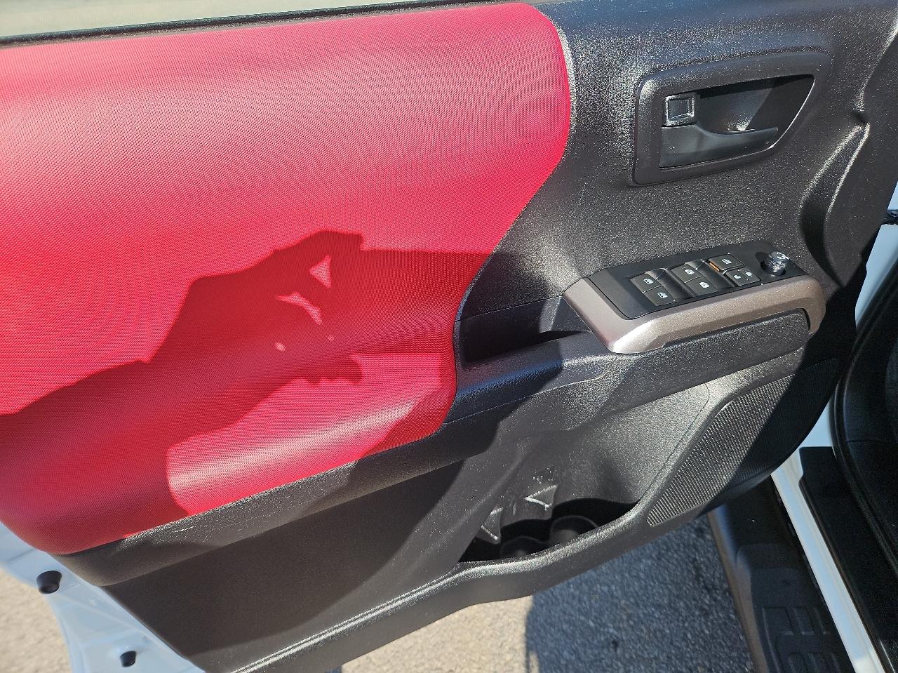 Toyota Tacoma 4WD SR5 Double Cab 5' Bed V6 AT (Natl) 2023