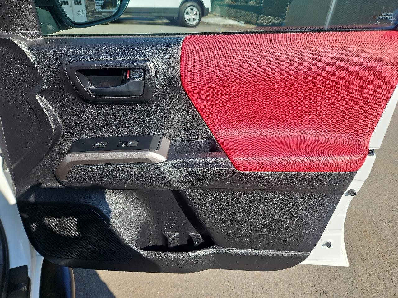 Toyota Tacoma 4WD SR5 Double Cab 5' Bed V6 AT (Natl) 2023