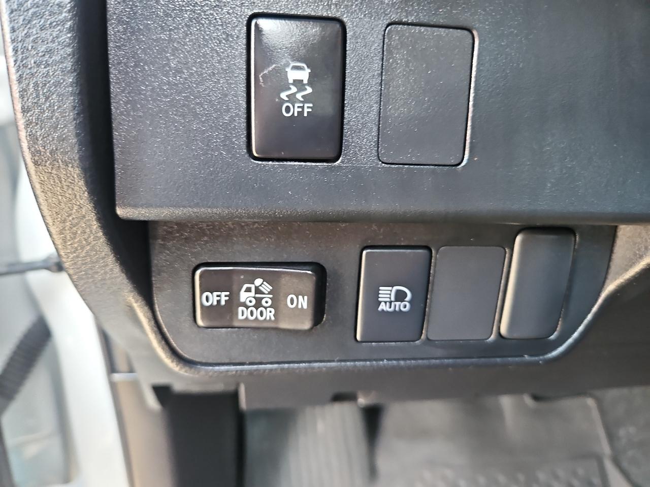 Toyota Tacoma 4WD SR5 Double Cab 5' Bed V6 AT (Natl) 2023