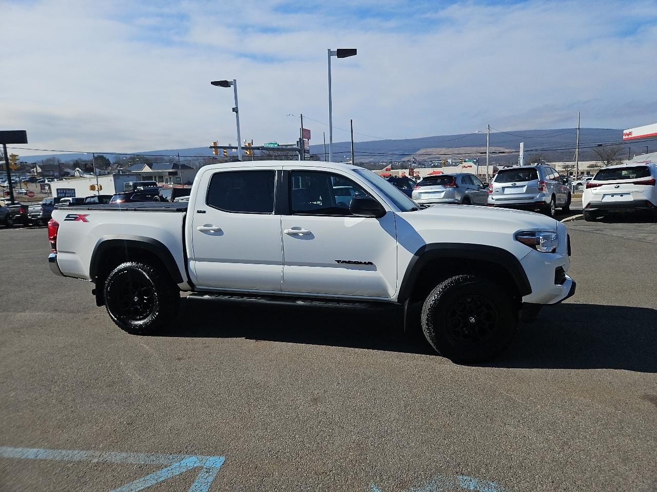 Toyota Tacoma 4WD SR5 Double Cab 5' Bed V6 AT (Natl) 2023