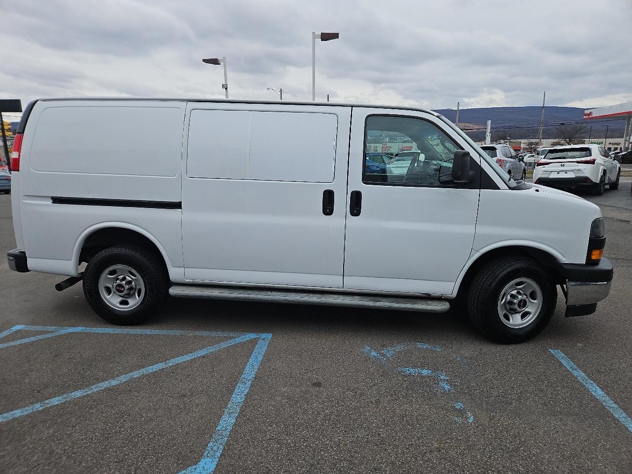 GMC Savana Cargo Van RWD 2500 135" 2019