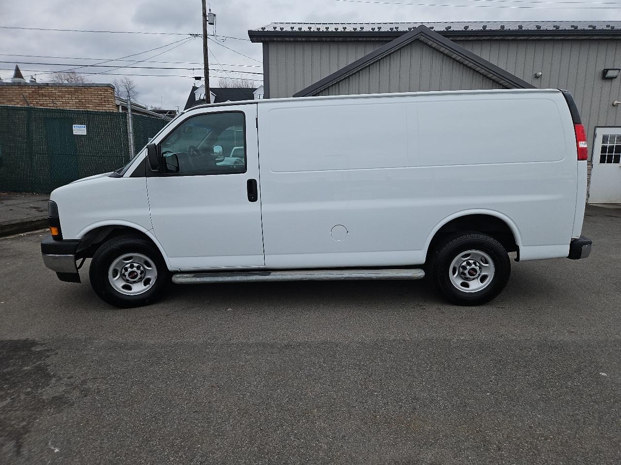 GMC Savana Cargo Van RWD 2500 135" 2019