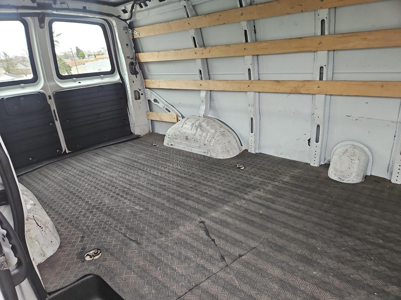 GMC Savana Cargo Van RWD 2500 135" 2019