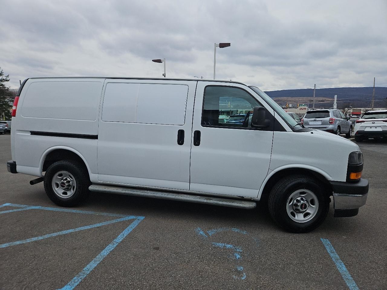 GMC Savana Cargo Van RWD 2500 135" 2019