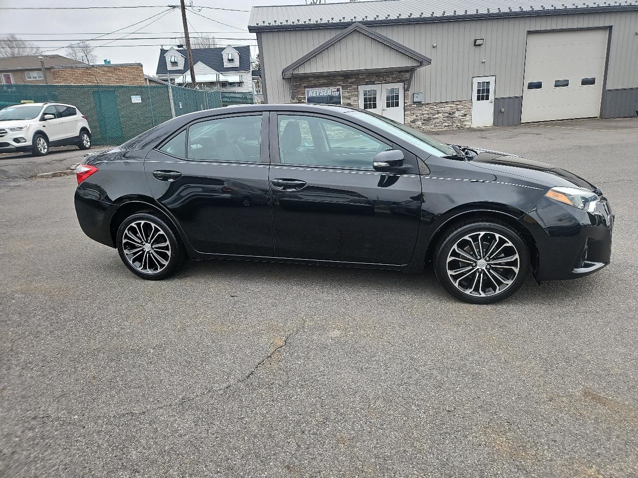 Toyota Corolla 4dr Sdn CVT S Plus (Natl) 2015